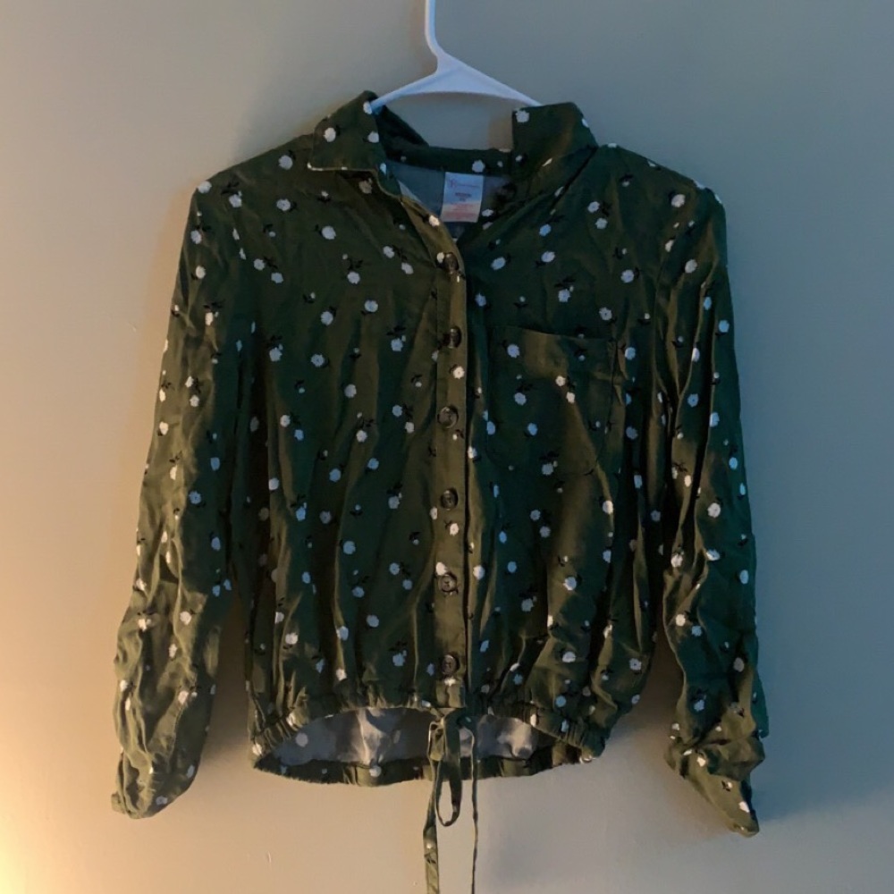 Green flower long sleeve ( No Boundaries) XS